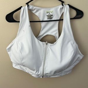 Front zip sports bra